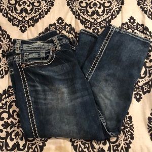 Demin sliver capris.